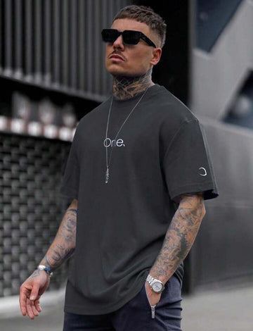 Men's One Letter Printed Round Neck Drop Shoulder.