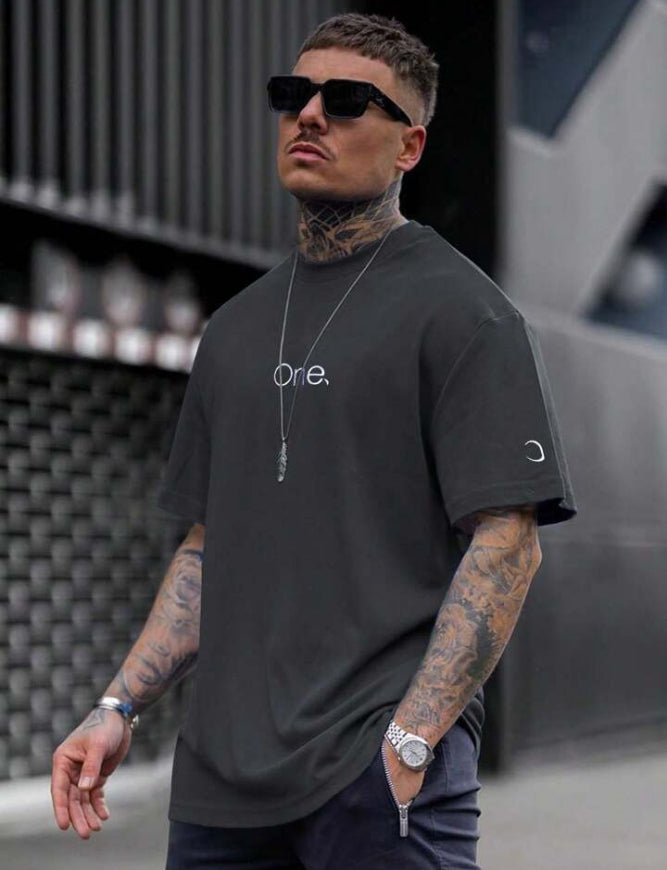 Men's One Letter Printed Round Neck Drop Shoulder.